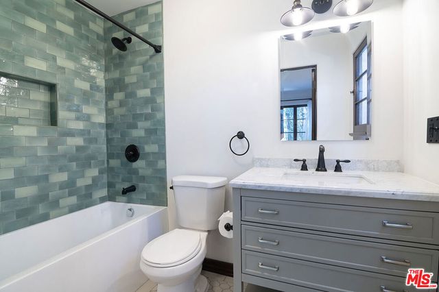 3475 N Knoll Drive, Los Angeles, CA 90068
