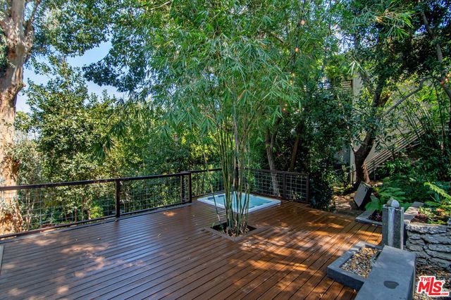 3475 N Knoll Drive, Los Angeles, CA 90068