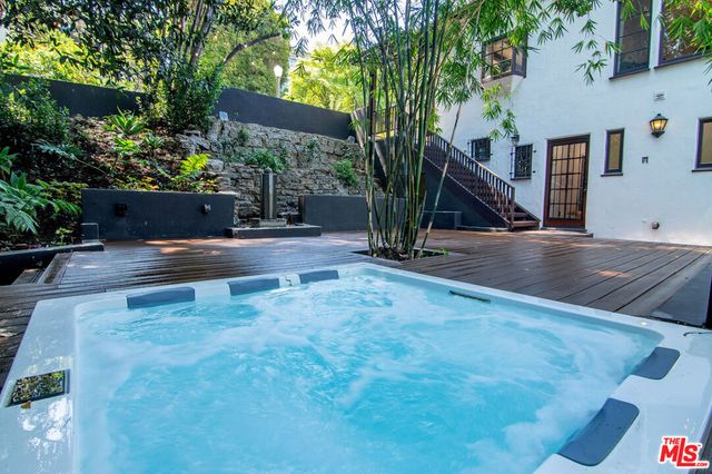 3475 N Knoll Drive, Los Angeles, CA 90068
