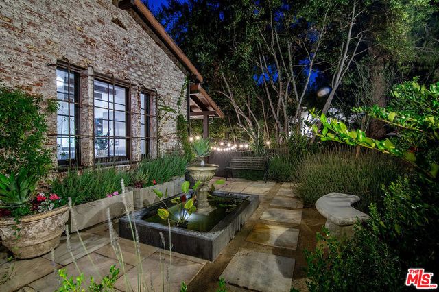 3475 N Knoll Drive, Los Angeles, CA 90068