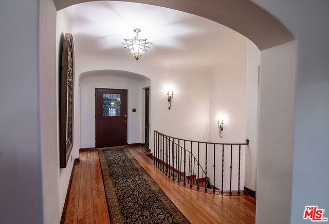 3475 N Knoll Drive, Los Angeles, CA 90068