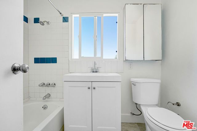 832 Hyperion Avenue, Los Angeles, CA 90029