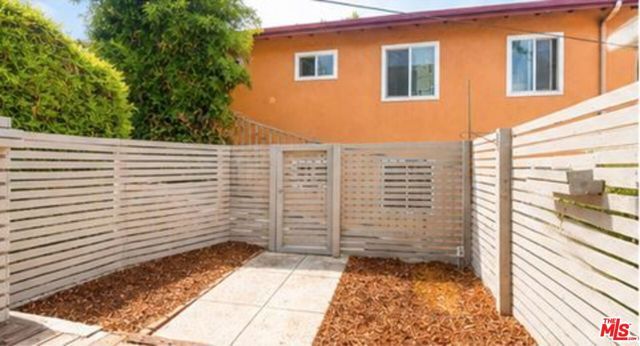 832 Hyperion Avenue, Los Angeles, CA 90029