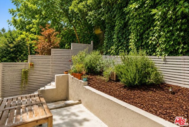 832 Hyperion Avenue, Los Angeles, CA 90029