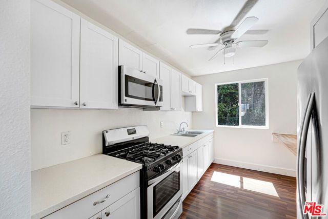 832 Hyperion Avenue, Los Angeles, CA 90029