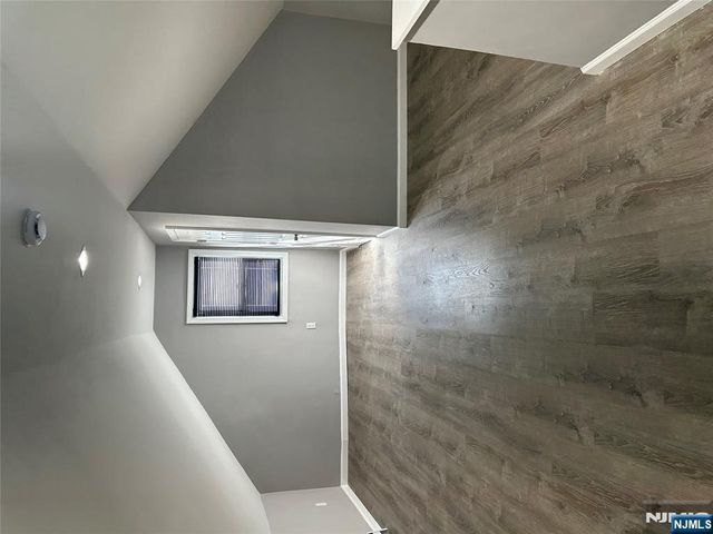 1041 Hunterdon Street, Newark, NJ 07112