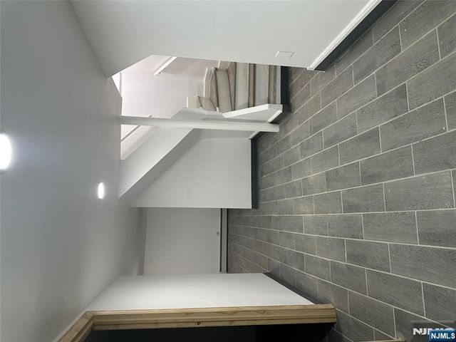 1041 Hunterdon Street, Newark, NJ 07112
