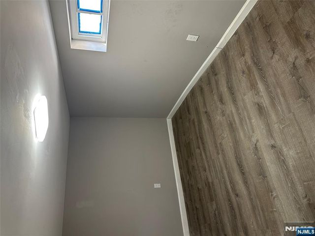 1041 Hunterdon Street, Newark, NJ 07112