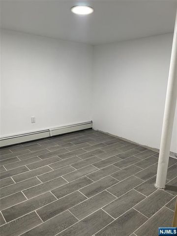 1041 Hunterdon Street, Newark, NJ 07112