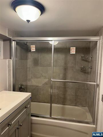 1041 Hunterdon Street, Newark, NJ 07112