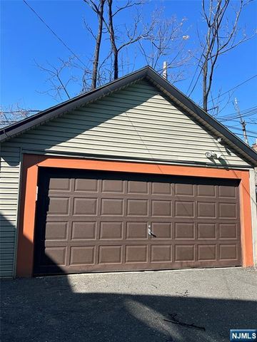 1041 Hunterdon Street, Newark, NJ 07112