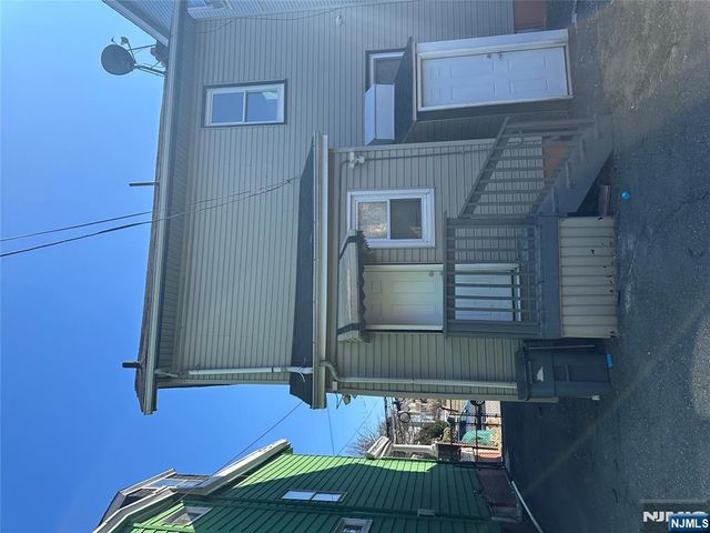 1041 Hunterdon Street, Newark, NJ 07112