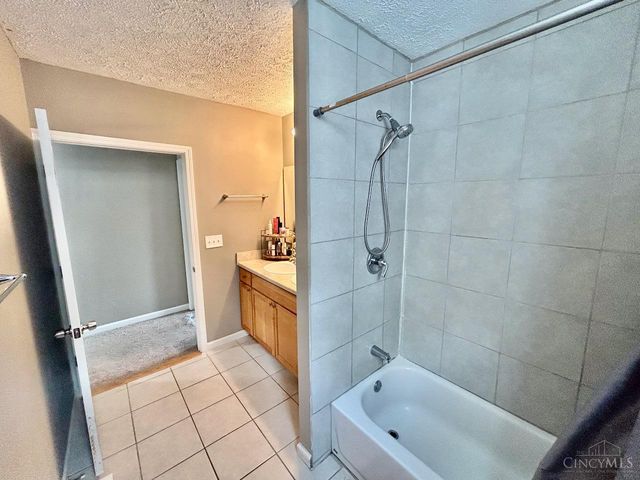 6001 Bramble Avenue, Cincinnati, OH 45227