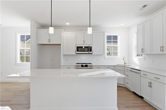 712 Crestfield DR, Chesapeake, VA 23320