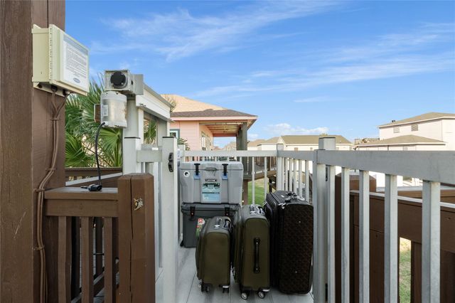 110 Ocean View Drive, Crystal Beach, TX 77650
