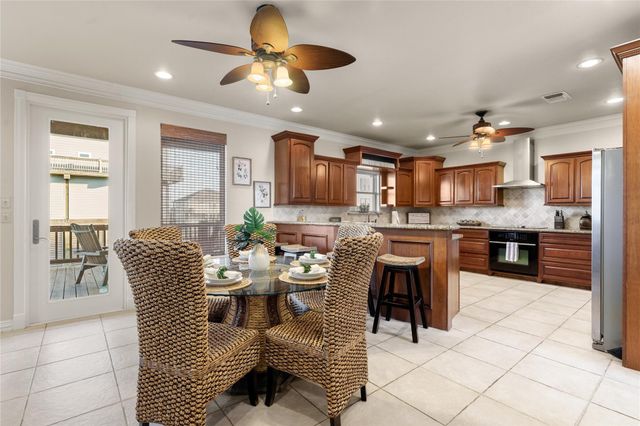 110 Ocean View Drive, Crystal Beach, TX 77650