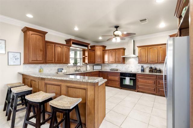 110 Ocean View Drive, Crystal Beach, TX 77650
