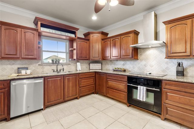 110 Ocean View Drive, Crystal Beach, TX 77650
