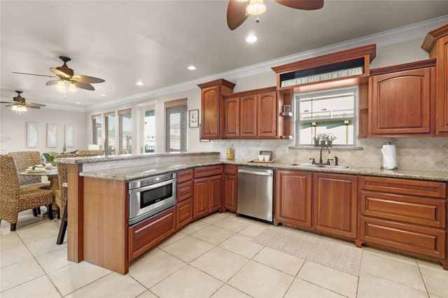 110 Ocean View Drive, Crystal Beach, TX 77650