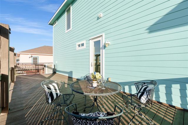 110 Ocean View Drive, Crystal Beach, TX 77650