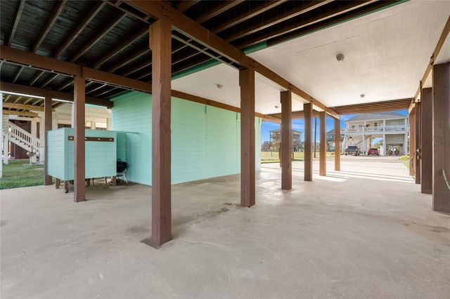 110 Ocean View Drive, Crystal Beach, TX 77650