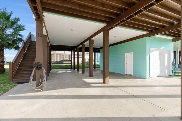 110 Ocean View Drive, Crystal Beach, TX 77650