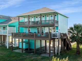110 Ocean View Drive, Crystal Beach, TX 77650
