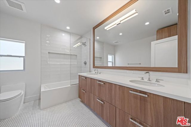 1455 S Castello Avenue, Los Angeles, CA 90035