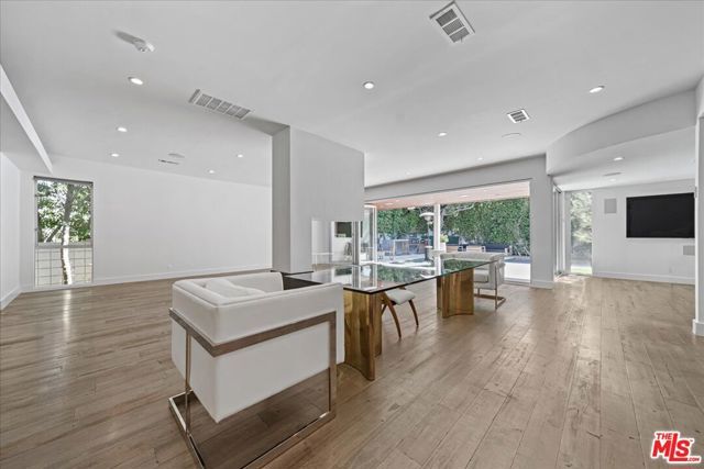 1455 S Castello Avenue, Los Angeles, CA 90035