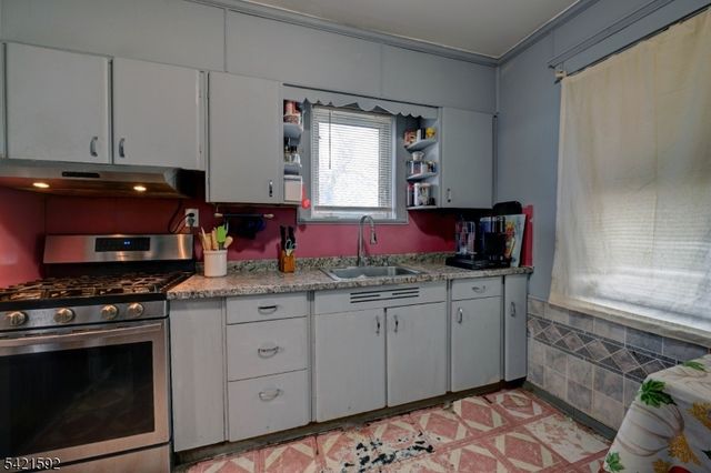 532 W Broadway, Haledon Boro, NJ 07508