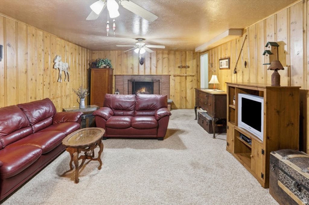 Image 18 of property listing at 4102 EDGEHILL DR, Ogden, UT 84403