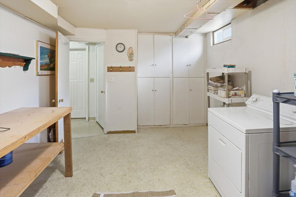 Image 24 of property listing at 4102 EDGEHILL DR, Ogden, UT 84403