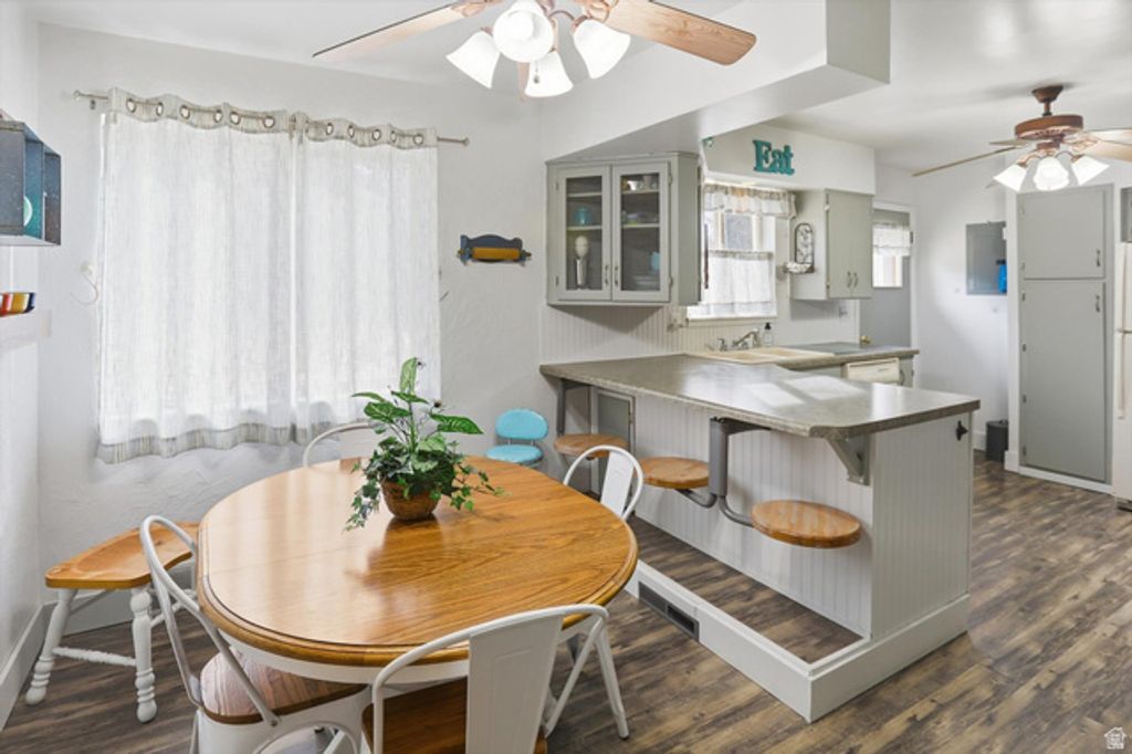 Image 9 of property listing at 4102 EDGEHILL DR, Ogden, UT 84403