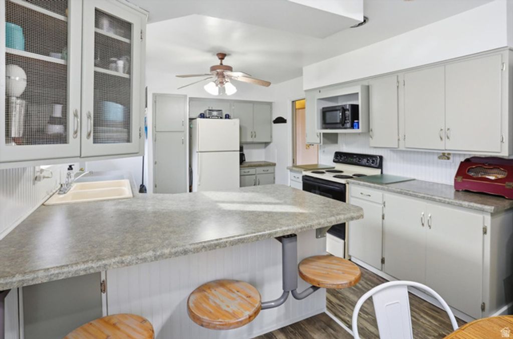 Image 10 of property listing at 4102 EDGEHILL DR, Ogden, UT 84403