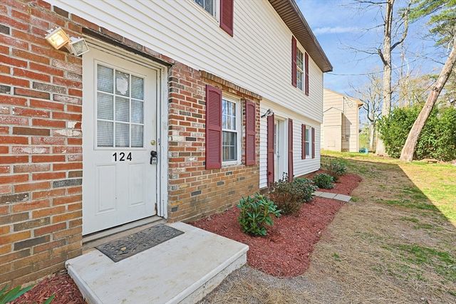 124 Old County Road, Holland, MA 01521