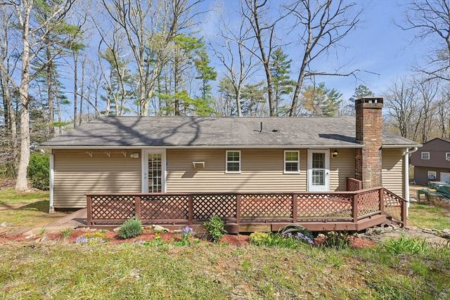 124 Old County Road, Holland, MA 01521