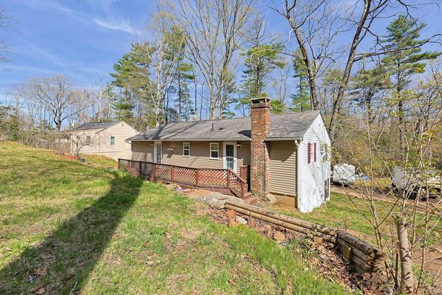 124 Old County Road, Holland, MA 01521