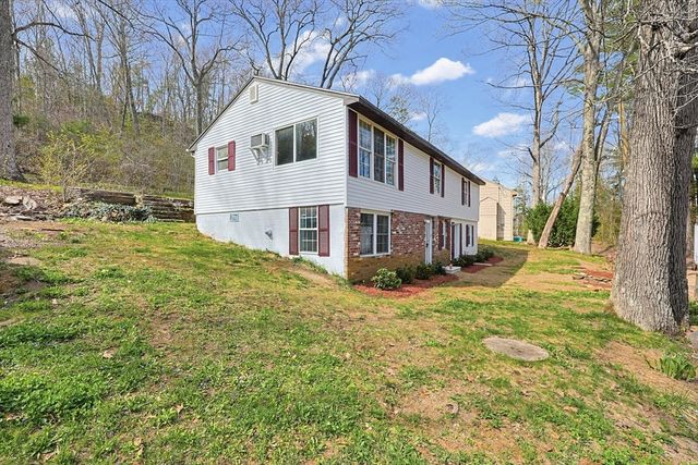 124 Old County Road, Holland, MA 01521