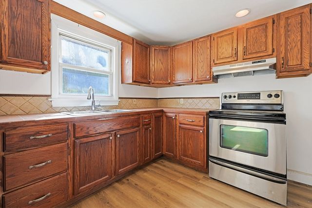 124 Old County Road, Holland, MA 01521