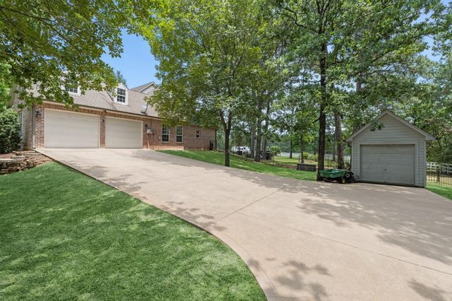 8998 Stone Oak Drive, Montgomery, TX 77316