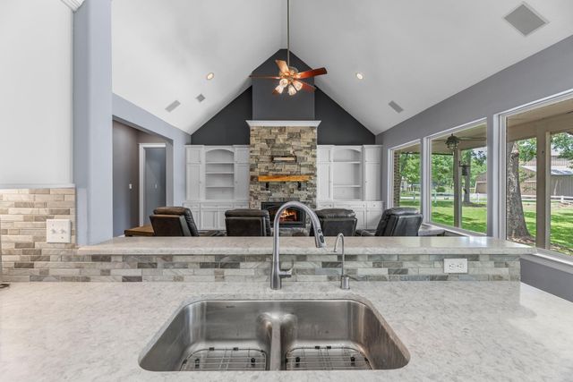 8998 Stone Oak Drive, Montgomery, TX 77316