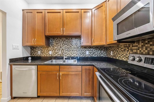 2100 Commonwealth Street C, Houston, TX 77006