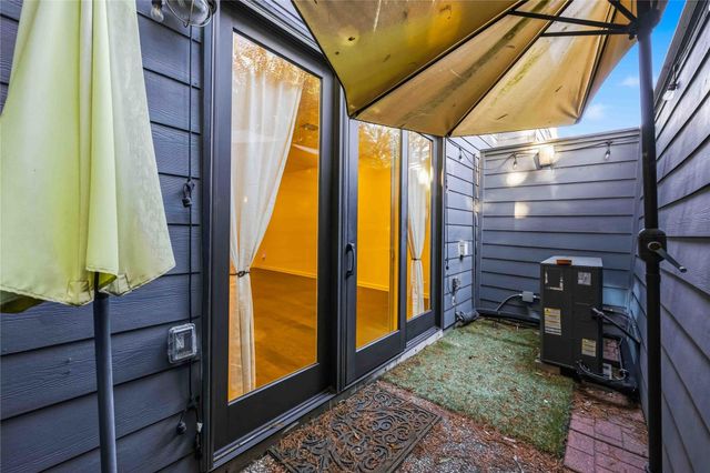 2100 Commonwealth Street C, Houston, TX 77006