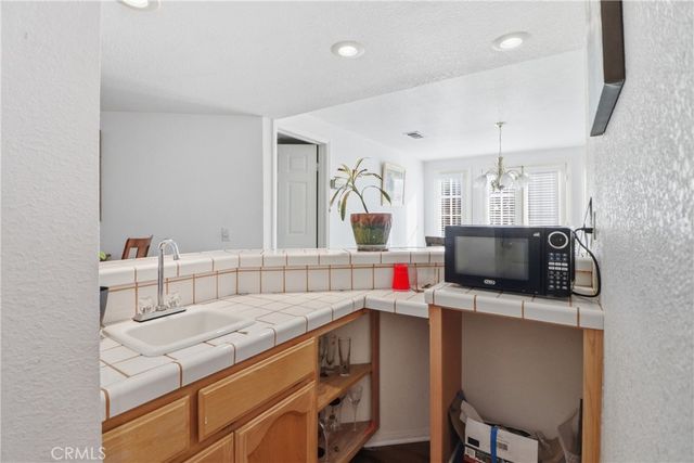 14260 Meadow Grove, Victorville, CA 92395