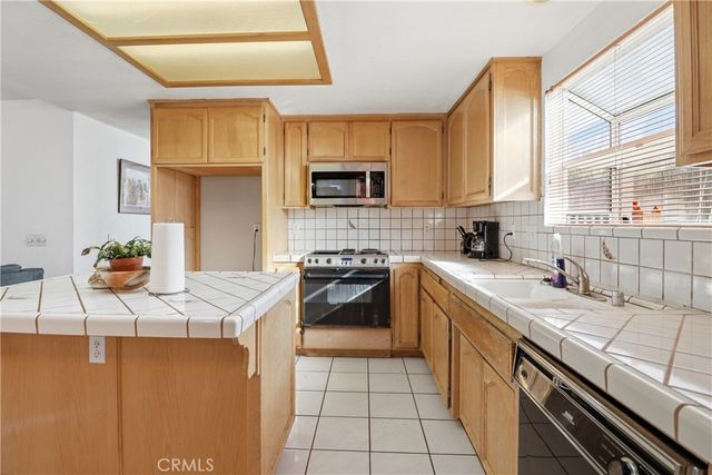 14260 Meadow Grove, Victorville, CA 92395