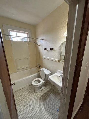 25 W Charlotte Avenue, Sumter, SC 29150