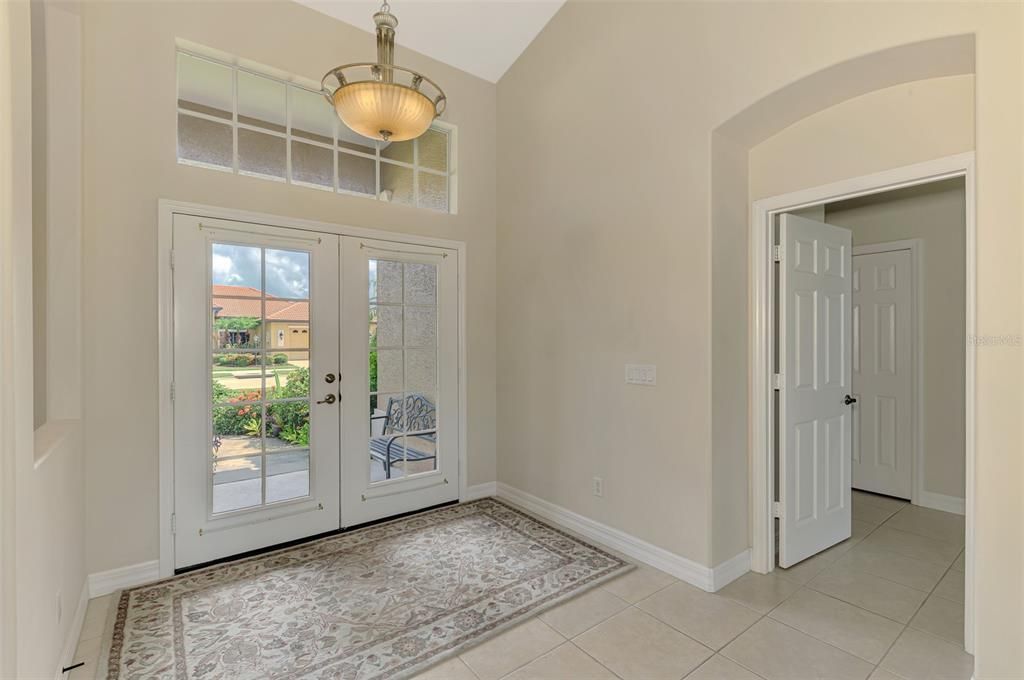 Image 10 of property listing at 104 LA PALMA COURT, Venice, FL 34292