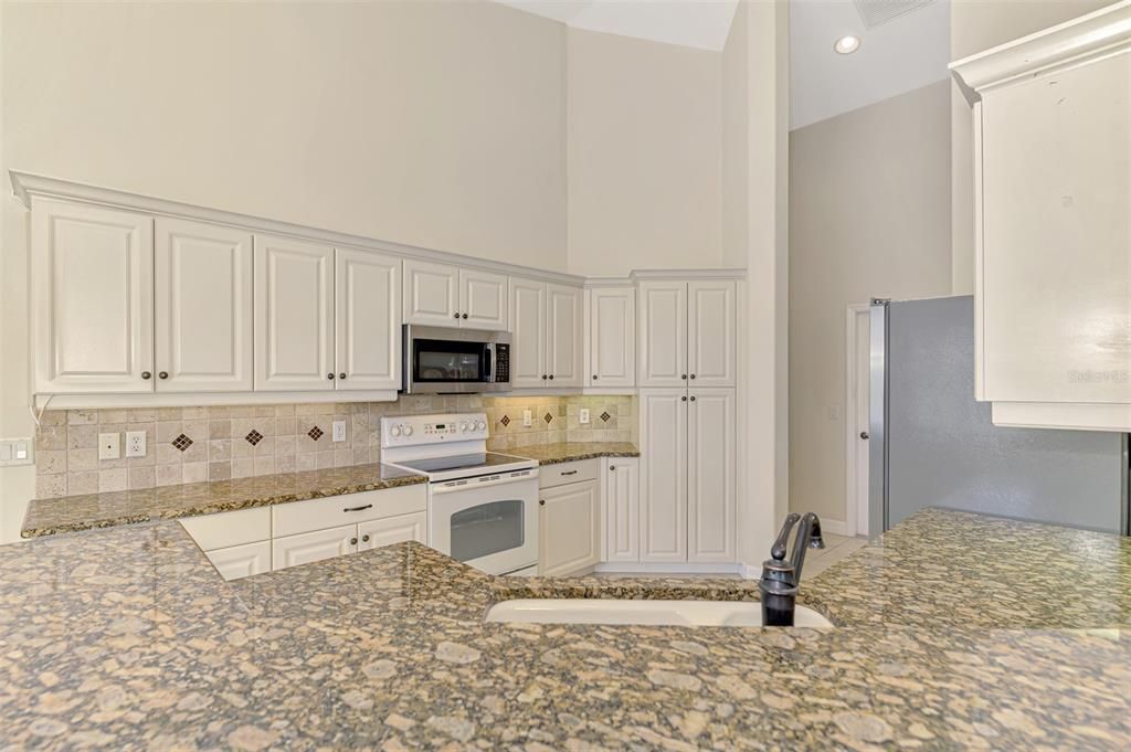 Image 14 of property listing at 104 LA PALMA COURT, Venice, FL 34292