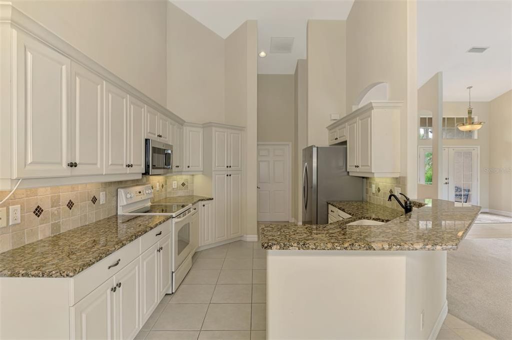 Image 15 of property listing at 104 LA PALMA COURT, Venice, FL 34292