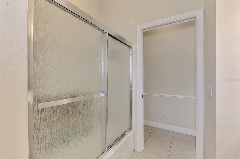 Image 33 of property listing at 104 LA PALMA COURT, Venice, FL 34292